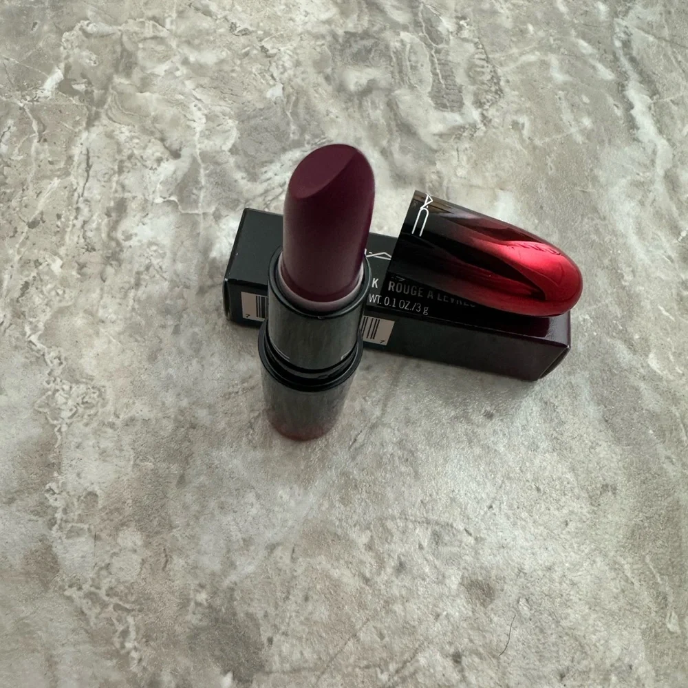 MAC Love me Lipstick in Joie de Vivre - Picture 3 of 5